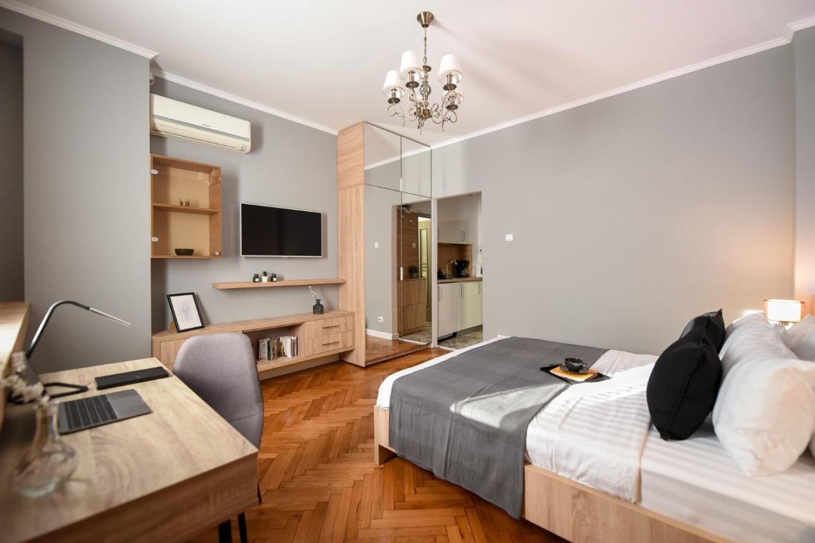 City Center Getaway - Cozy Accommodation For Your Perfect Stay Boekarest Buitenkant foto